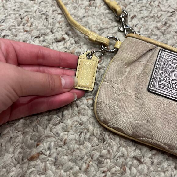 Coach Poppy Wristlet Wallet Beige Logo - Picture 6 of 6